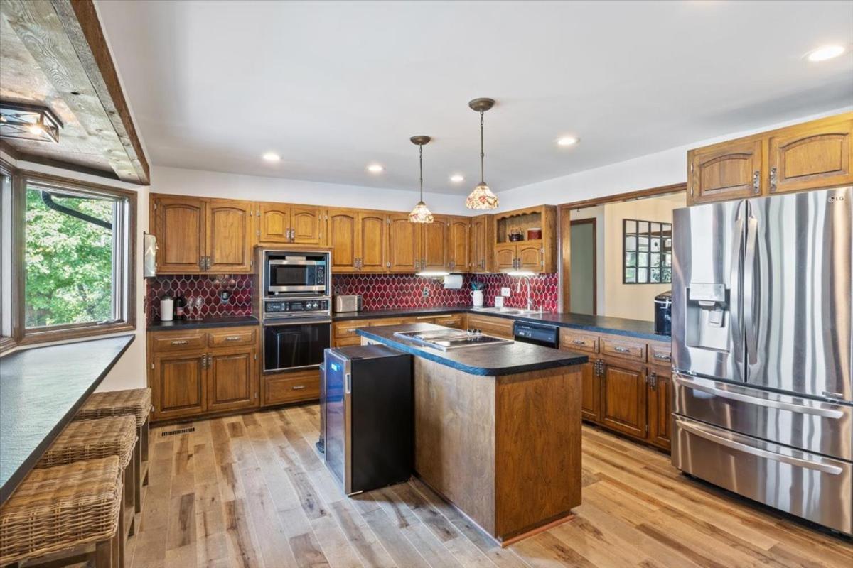 17 Lakefront Acres, Private Dock, Firepit, Pool Table, Kayaks, Fishing