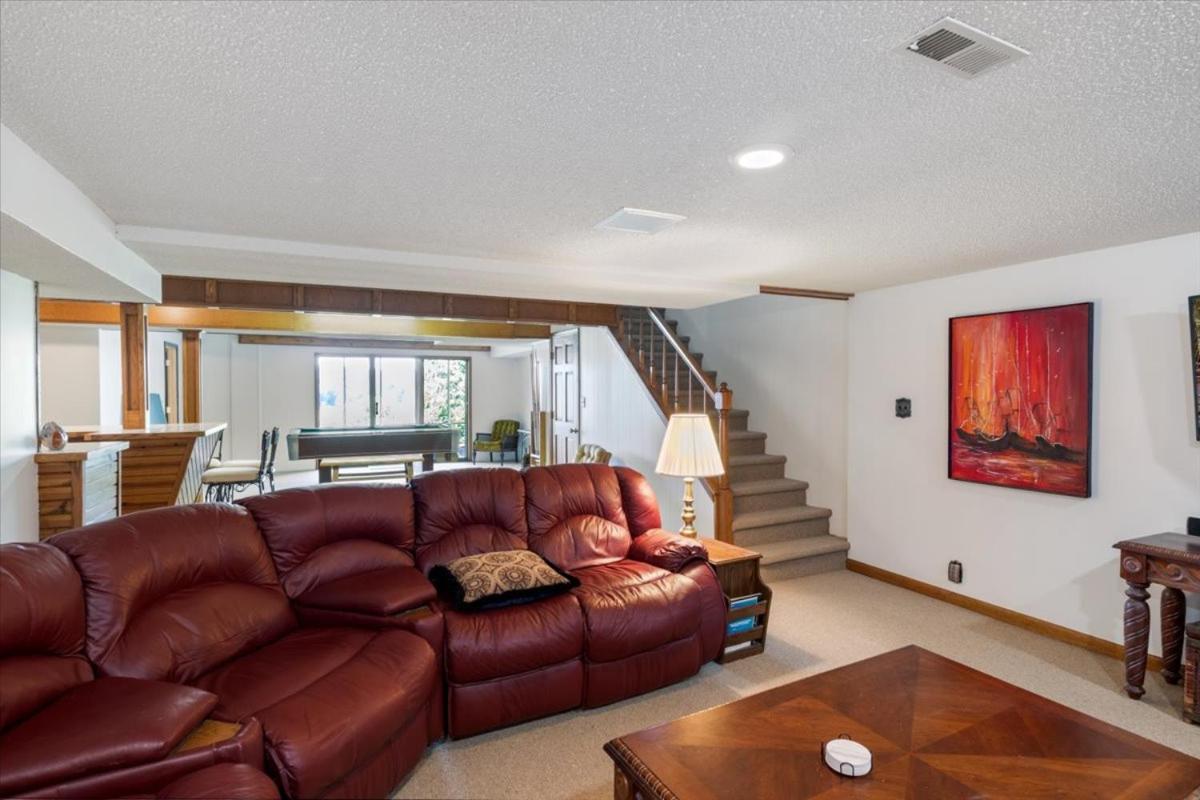 17 Lakefront Acres, Private Dock, Firepit, Pool Table, Kayaks, Fishing