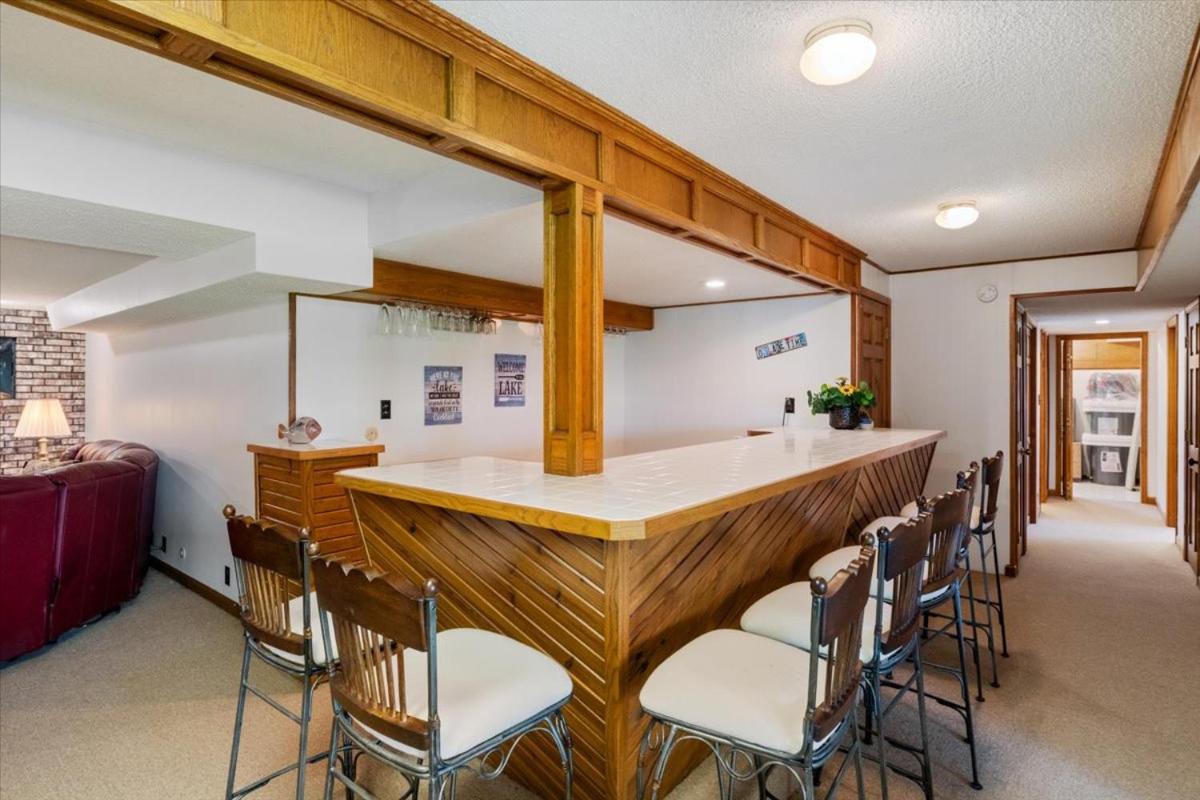 17 Lakefront Acres, Private Dock, Firepit, Pool Table, Kayaks, Fishing