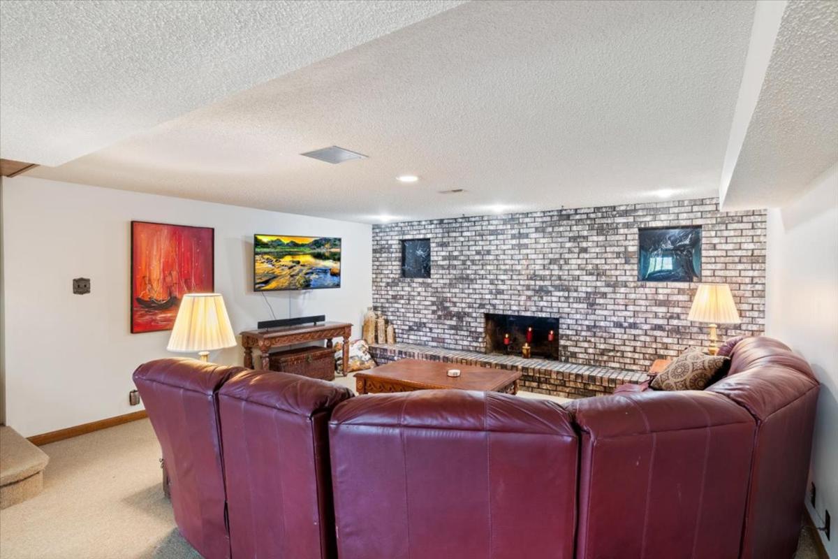 17 Lakefront Acres, Private Dock, Firepit, Pool Table, Kayaks, Fishing