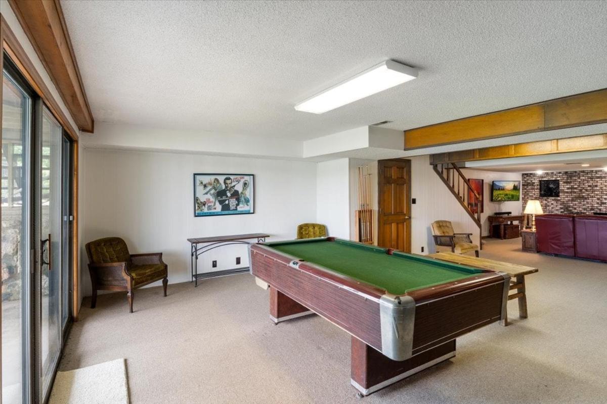 17 Lakefront Acres, Private Dock, Firepit, Pool Table, Kayaks, Fishing