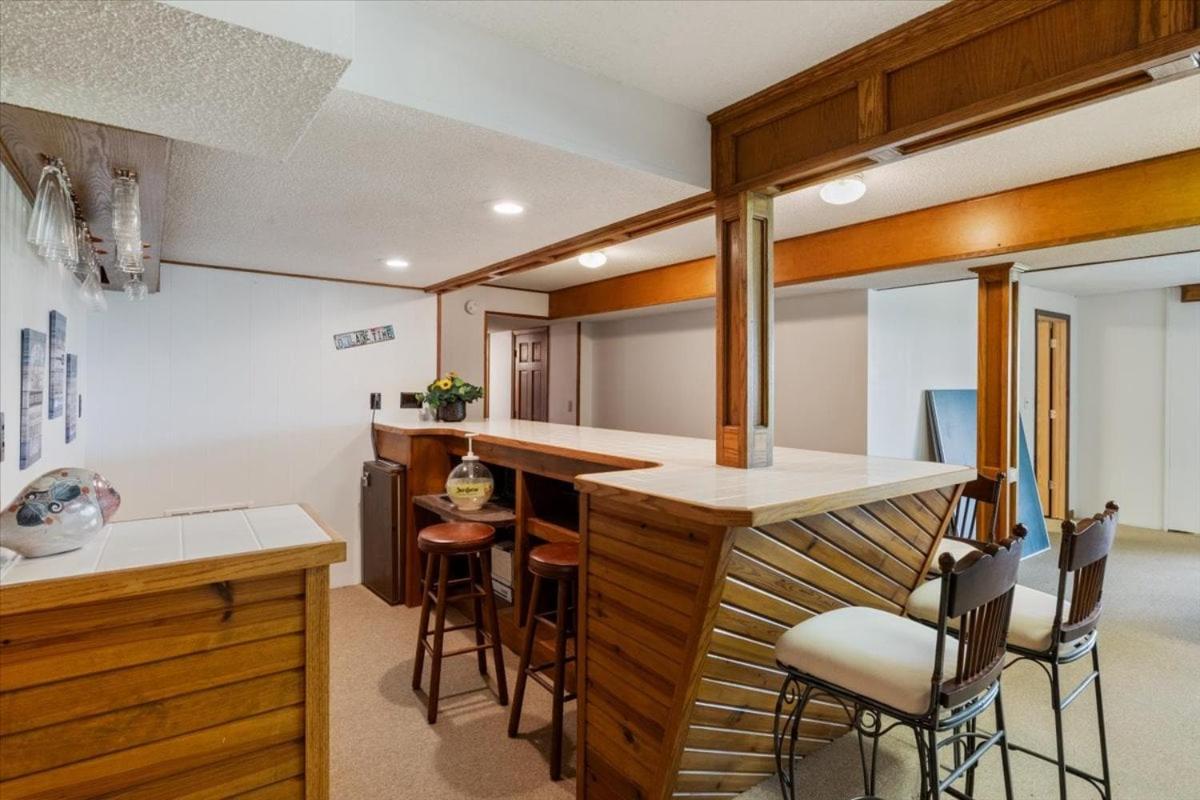 17 Lakefront Acres, Private Dock, Firepit, Pool Table, Kayaks, Fishing