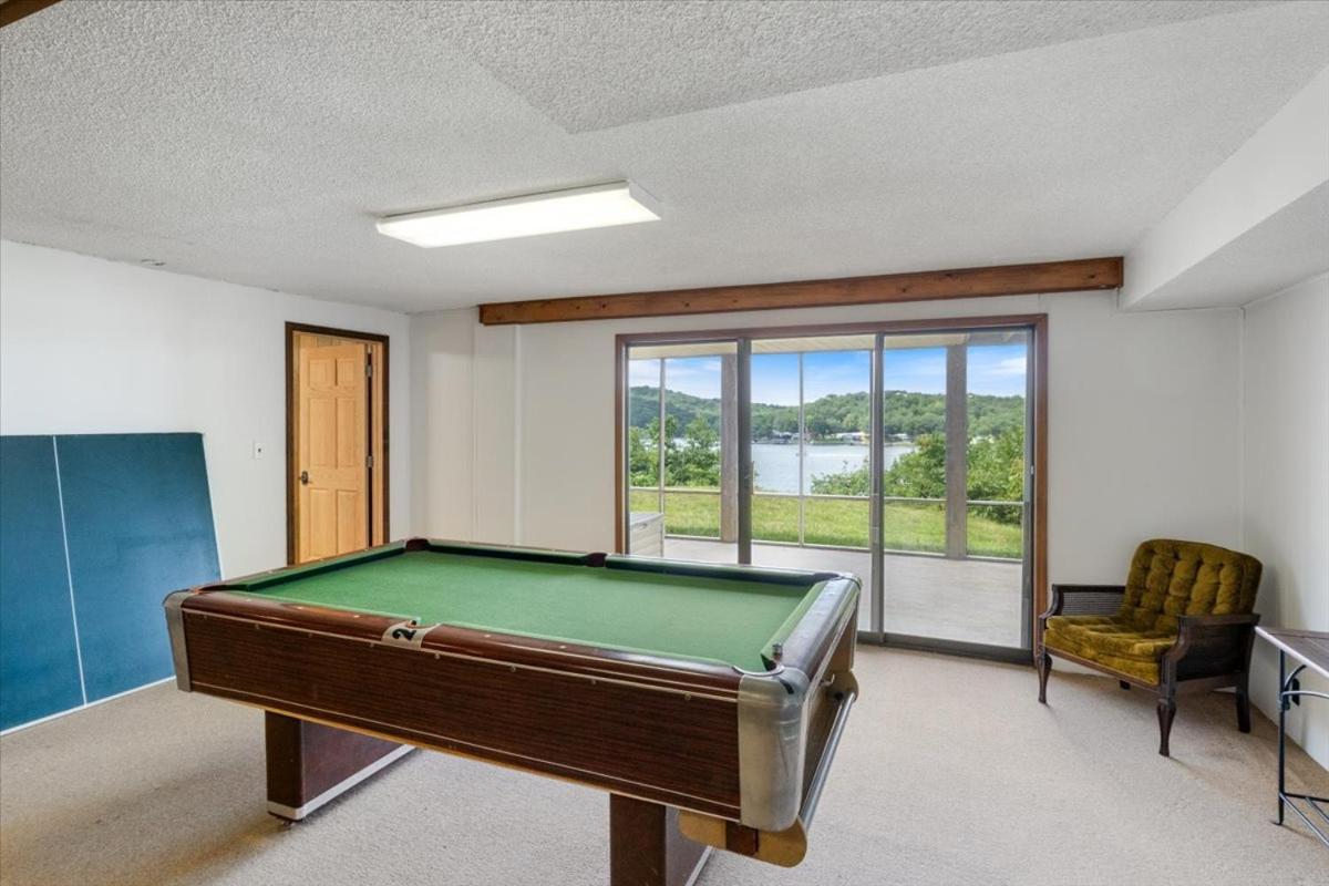 17 Lakefront Acres, Private Dock, Firepit, Pool Table, Kayaks, Fishing