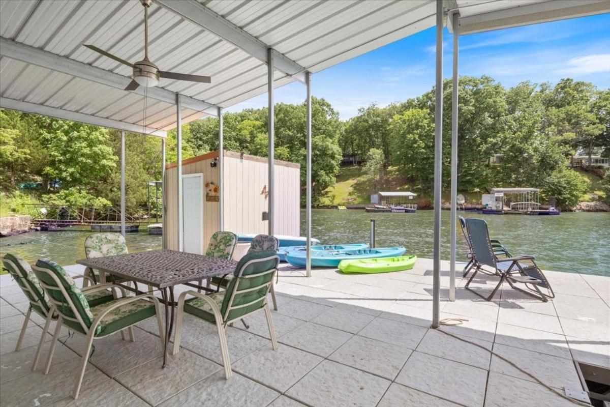17 Lakefront Acres, Private Dock, Firepit, Pool Table, Kayaks, Fishing