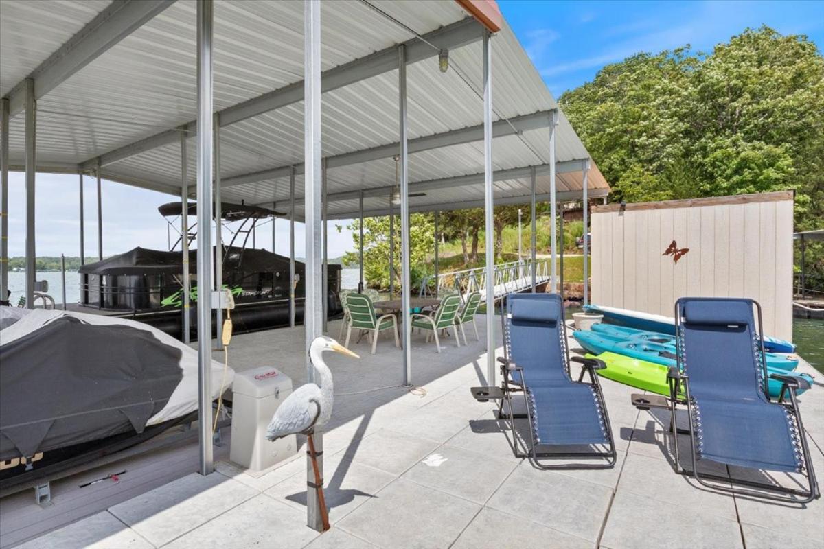 17 Lakefront Acres, Private Dock, Firepit, Pool Table, Kayaks, Fishing
