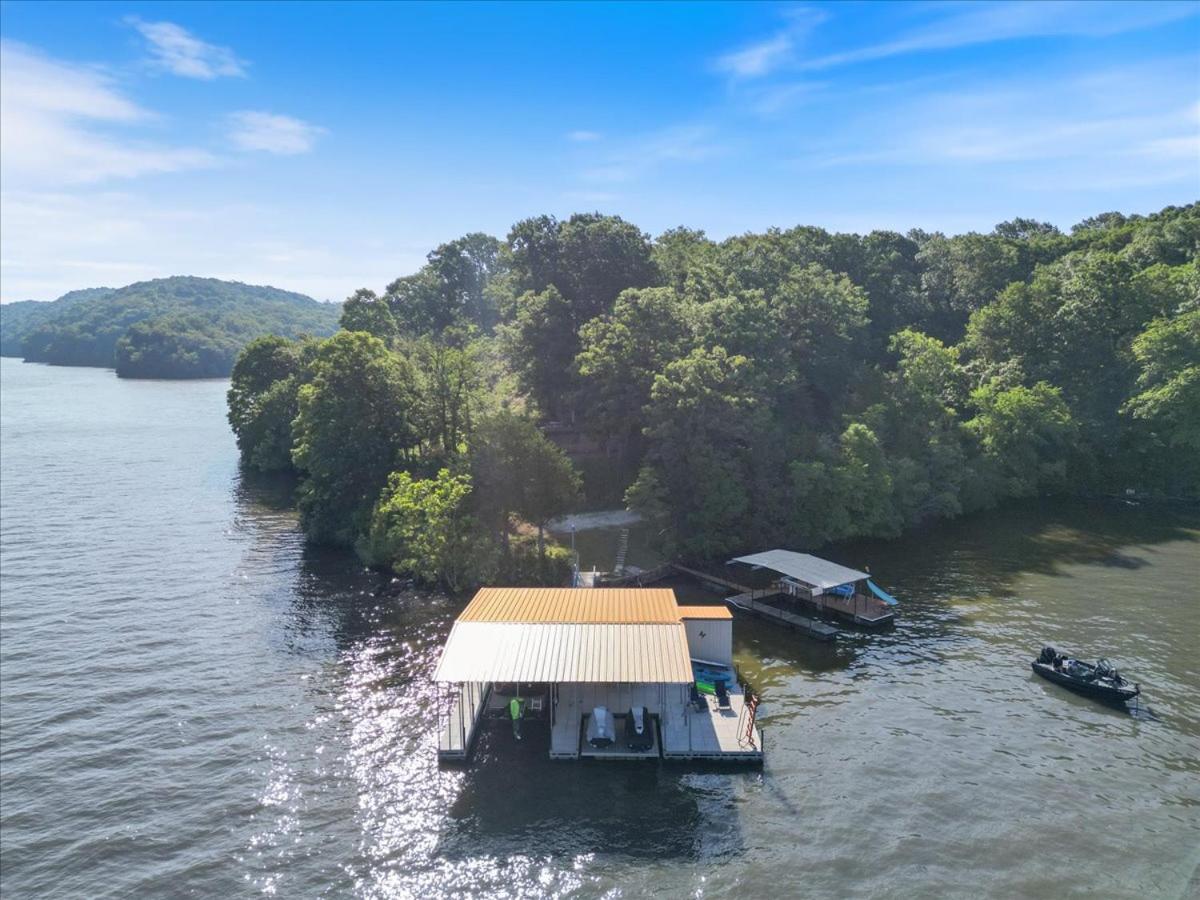 17 Lakefront Acres, Private Dock, Firepit, Pool Table, Kayaks, Fishing