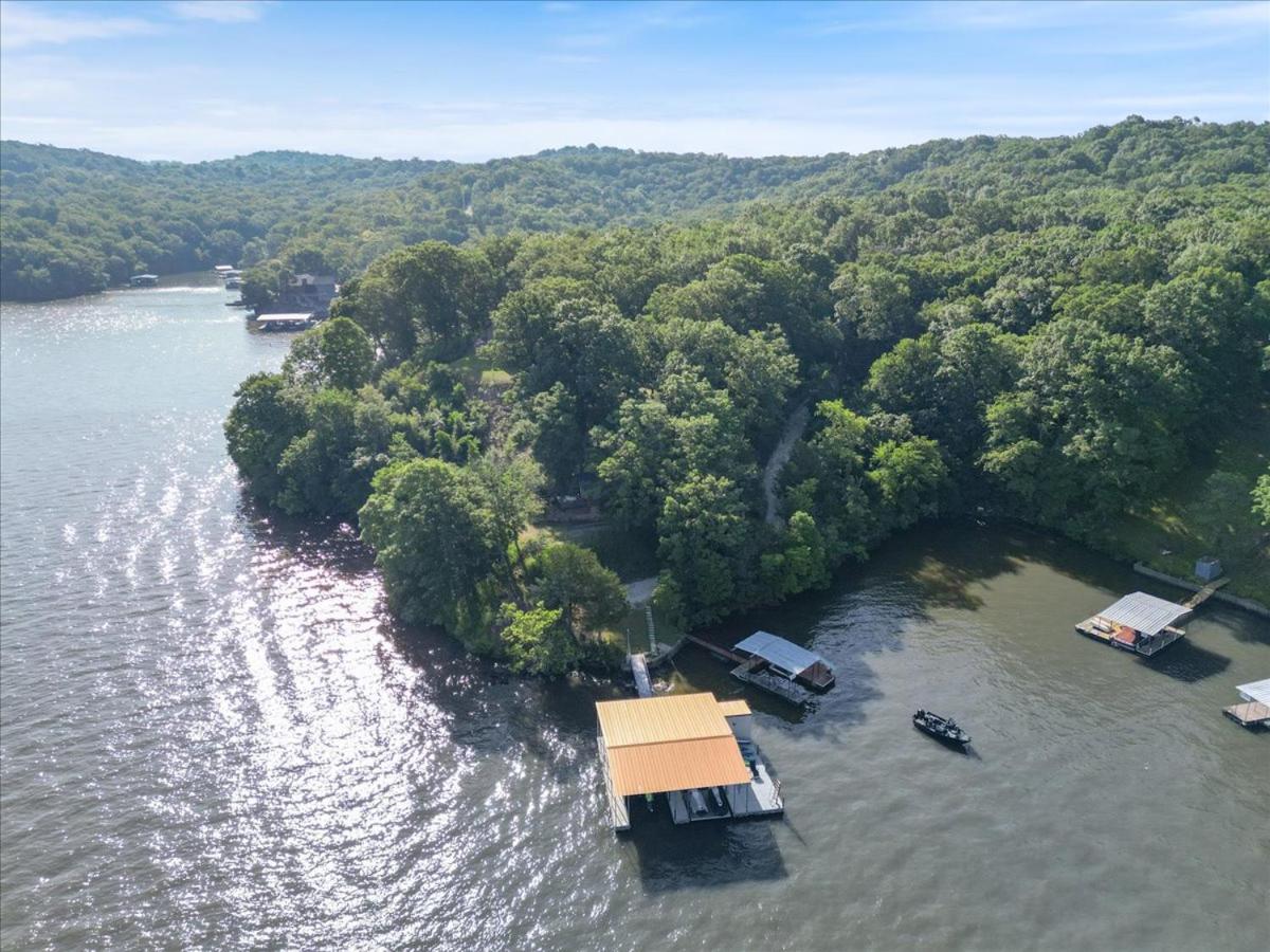 17 Lakefront Acres, Private Dock, Firepit, Pool Table, Kayaks, Fishing