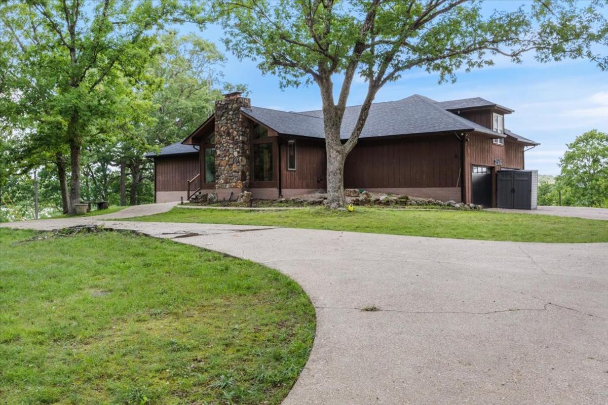 17 Lakefront Acres, Private Dock, Firepit, Pool Table, Kayaks, Fishing