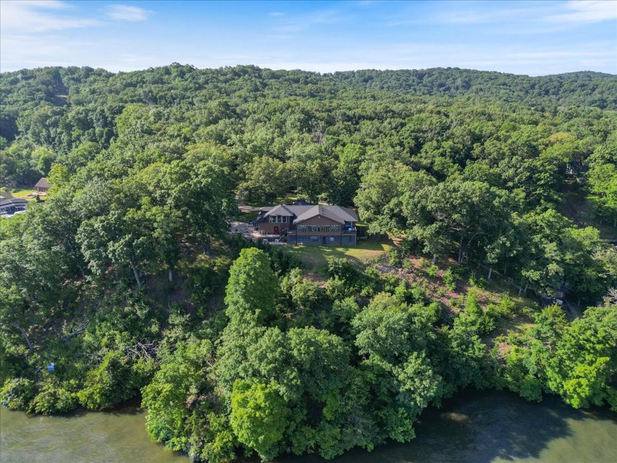 17 Lakefront Acres, Private Dock, Firepit, Pool Table, Kayaks, Fishing