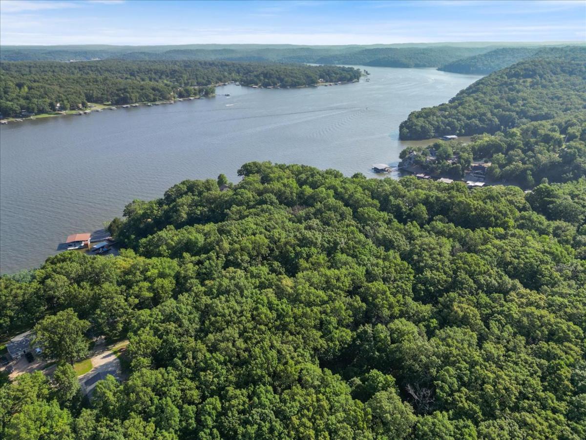 17 Lakefront Acres, Private Dock, Firepit, Pool Table, Kayaks, Fishing