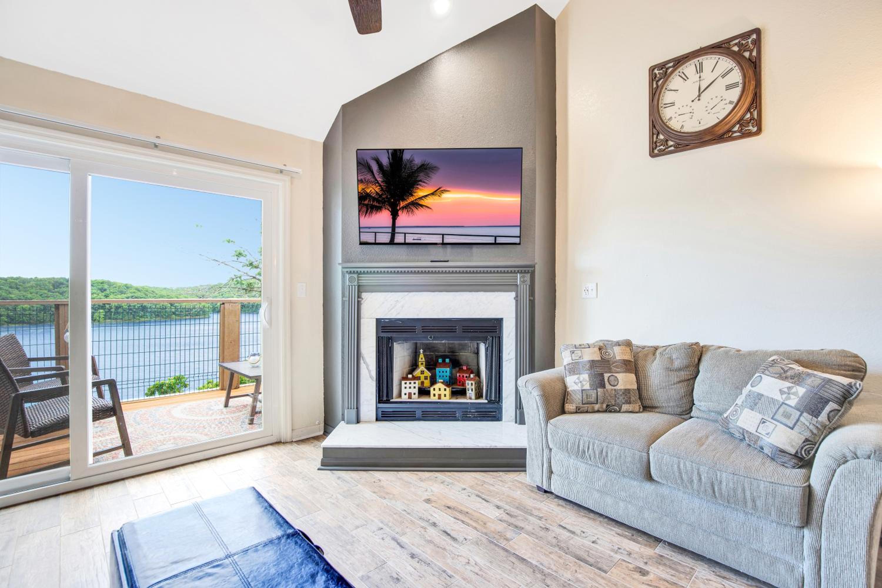 Amazing Views from Balcony, Loft & Gated Pool