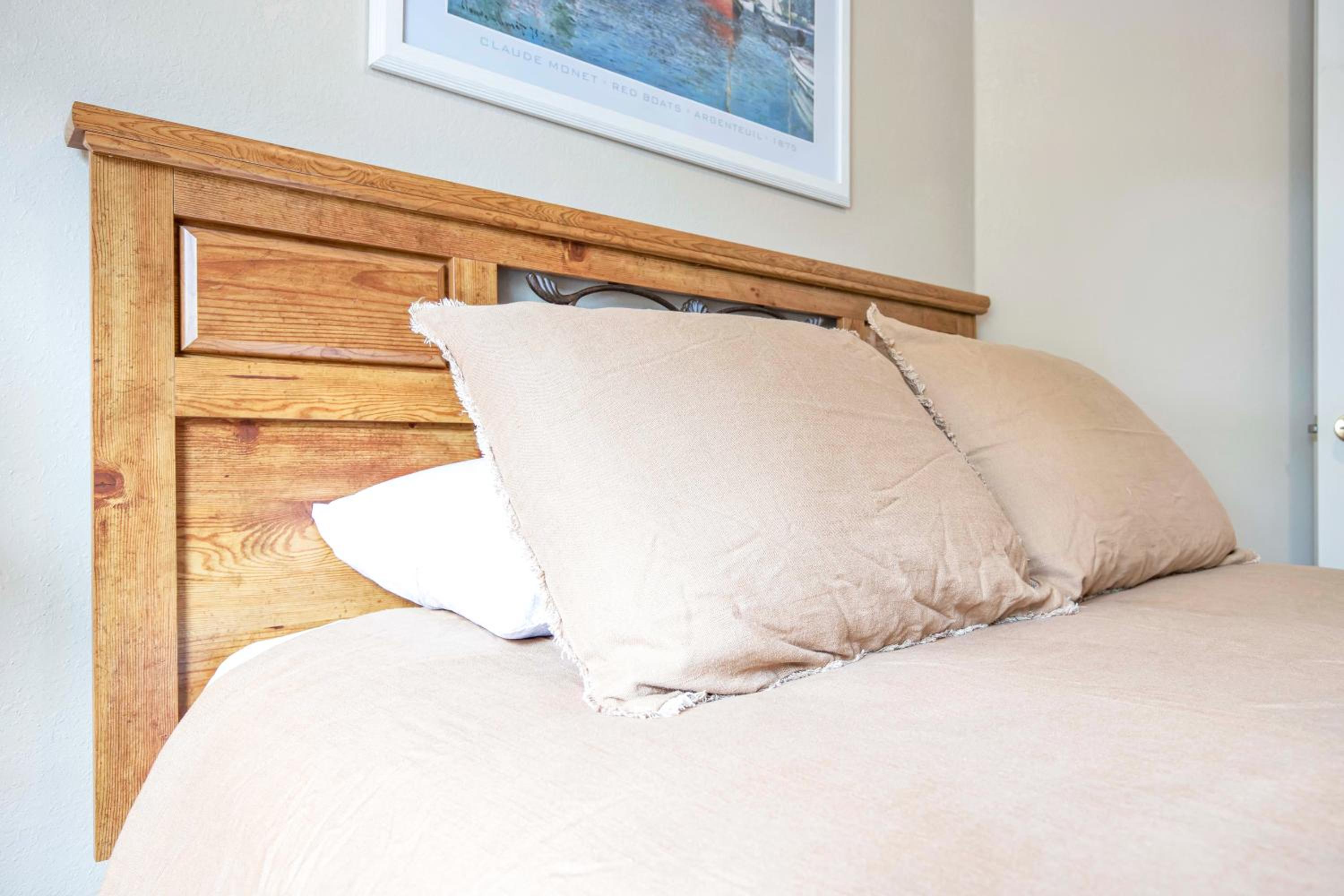 Amazing Views from Balcony, Loft & Gated Pool