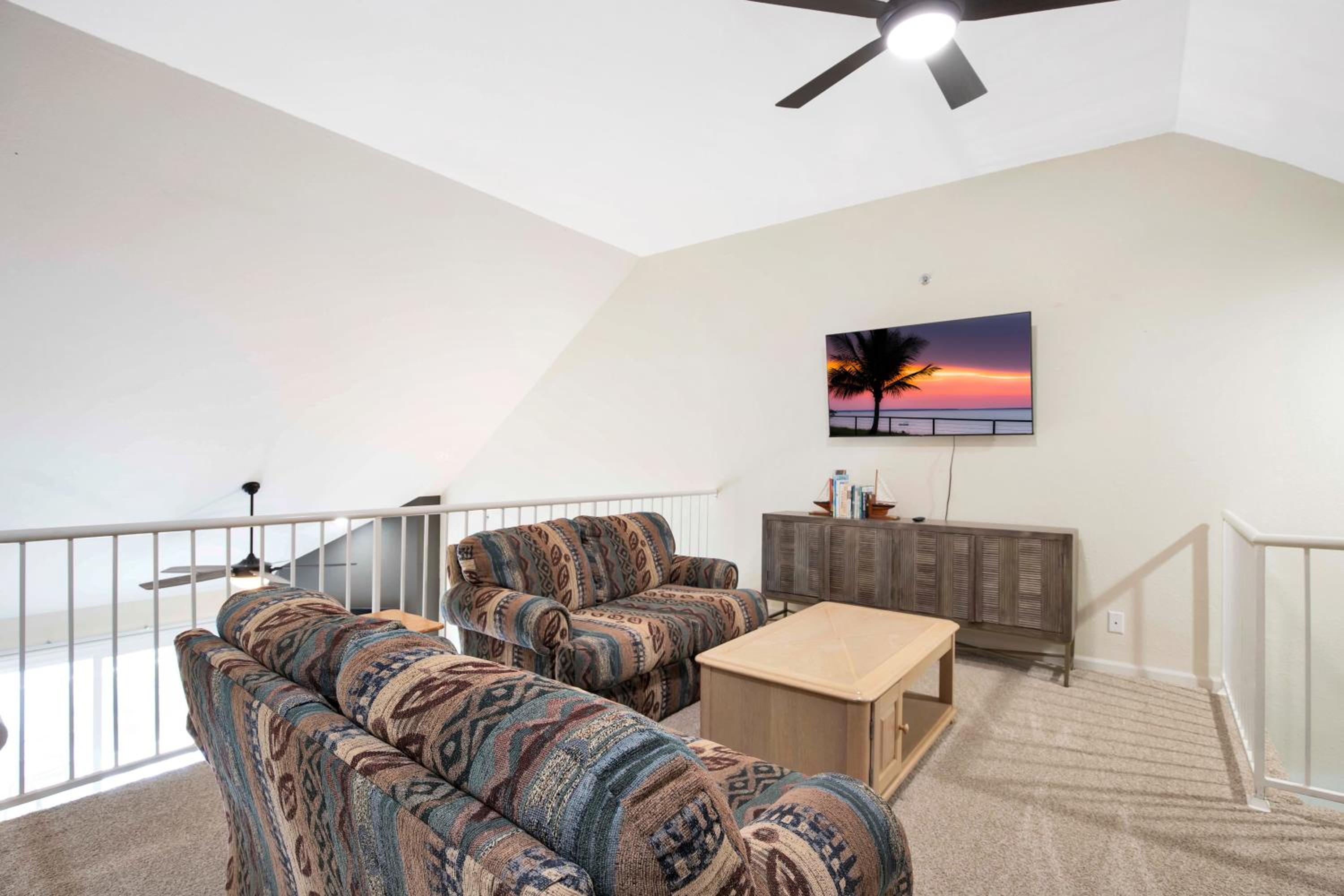 Amazing Views from Balcony, Loft & Gated Pool