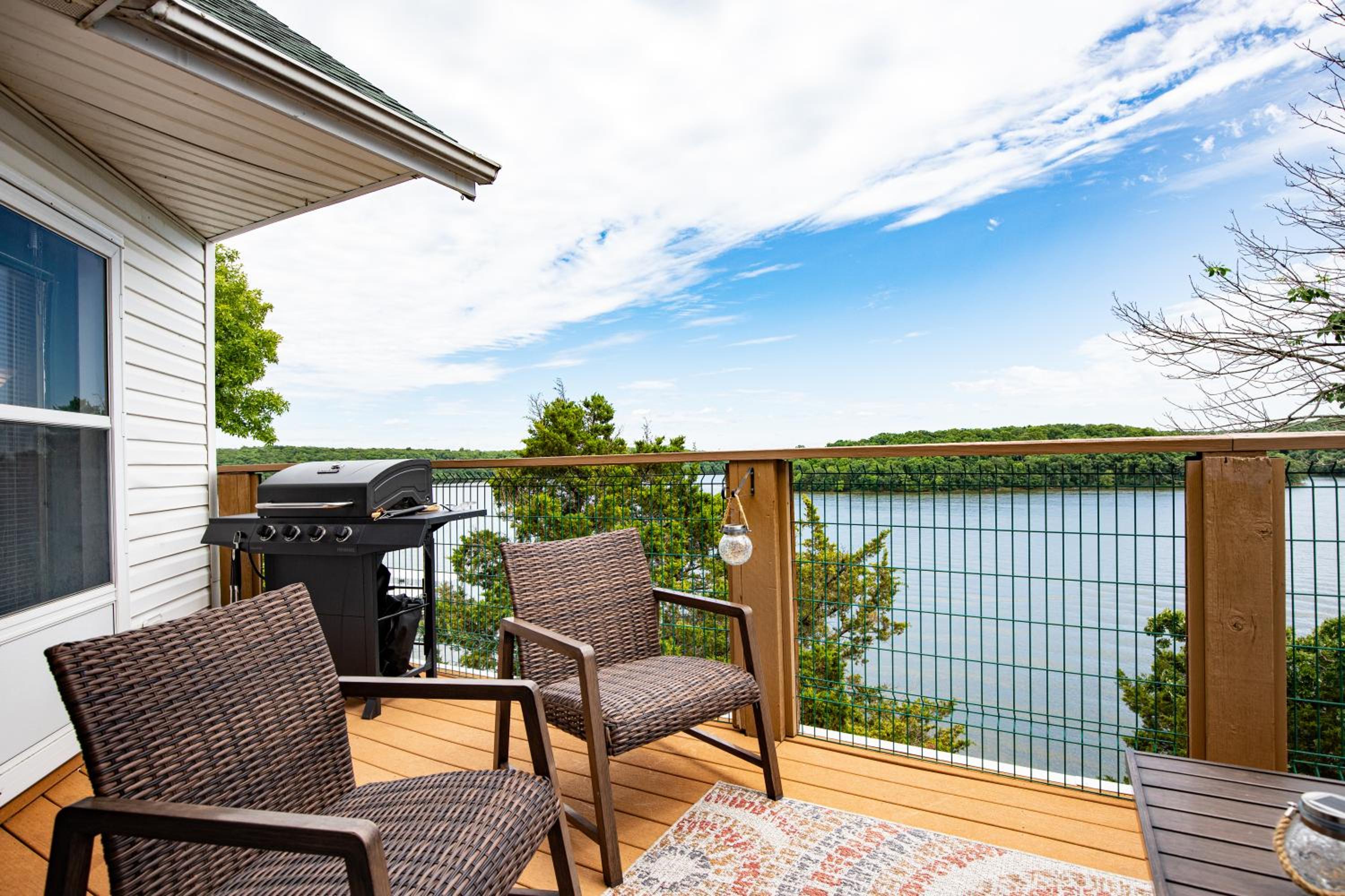 Amazing Views from Balcony, Loft & Gated Pool