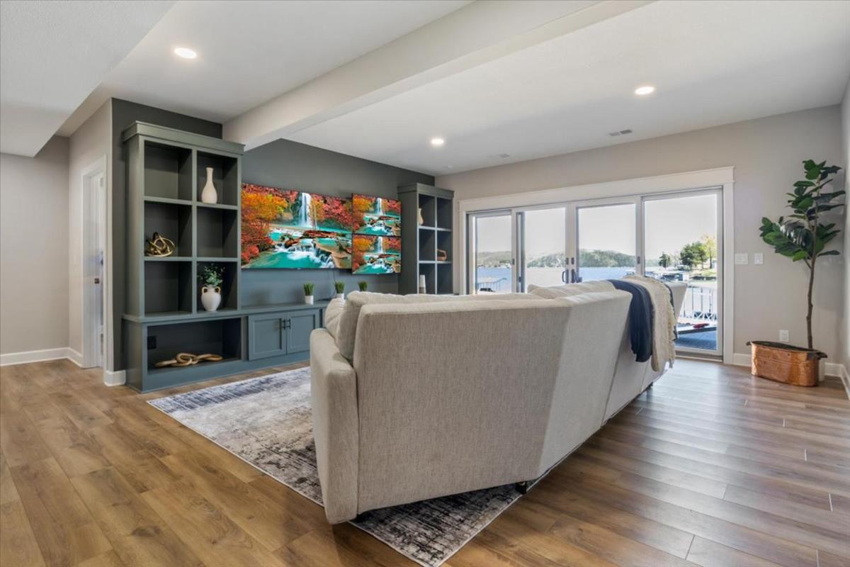 Accessible Lakeside Luxury at the 45mm w/ Private Dock, Sunset Views & More