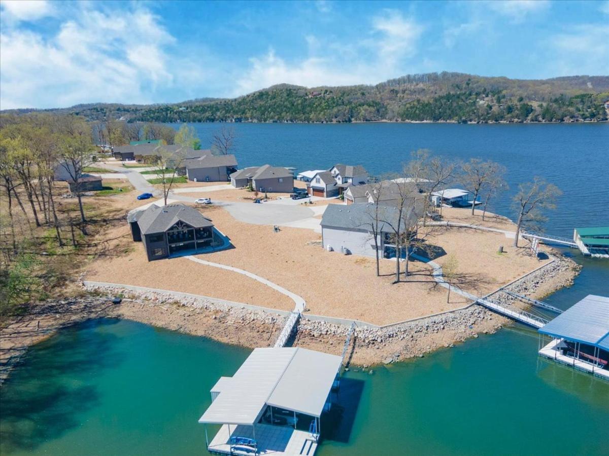 Accessible Lakeside Luxury at the 45mm w/ Private Dock, Sunset Views & More