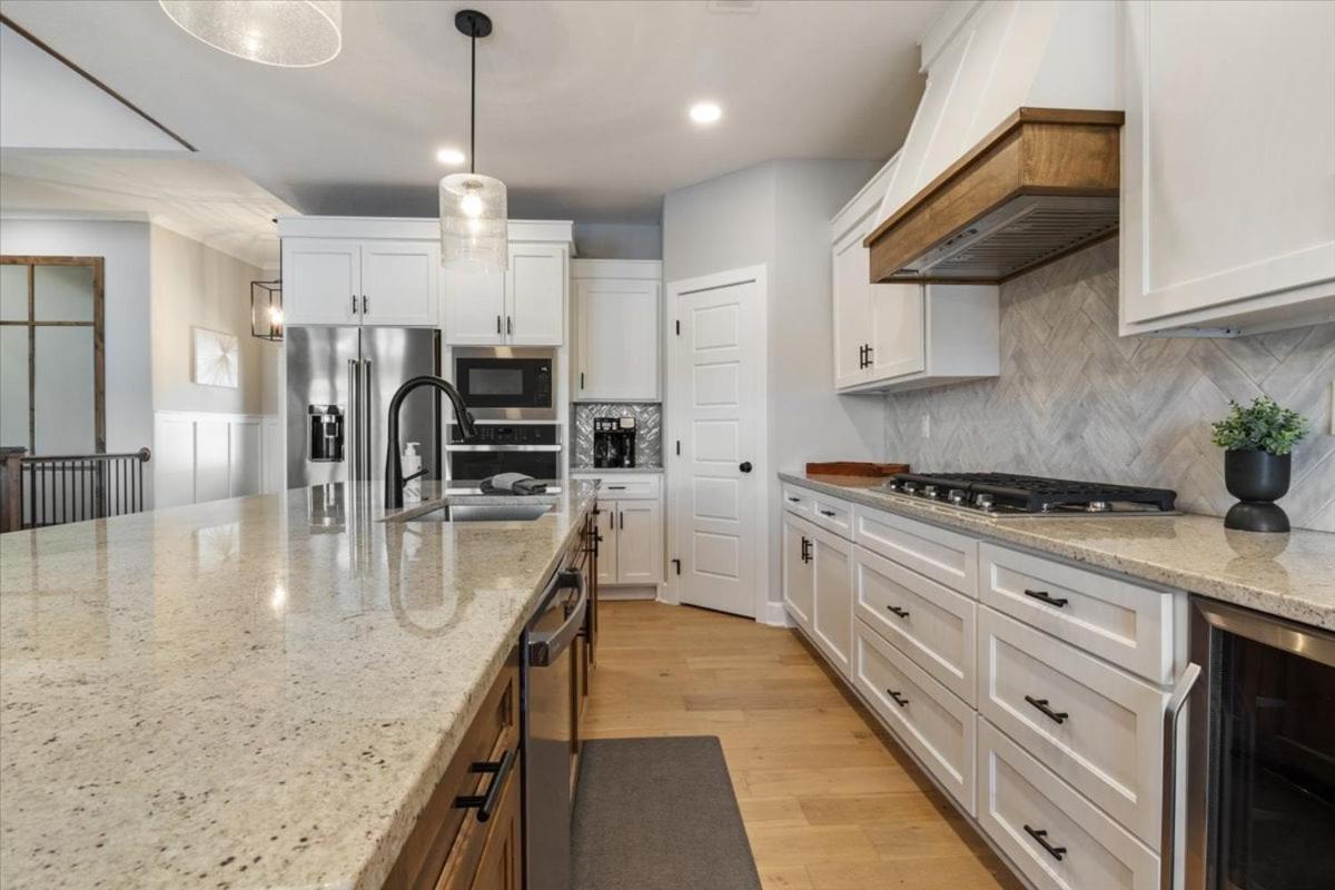 Accessible Lakeside Luxury at the 45mm w/ Private Dock, Sunset Views & More