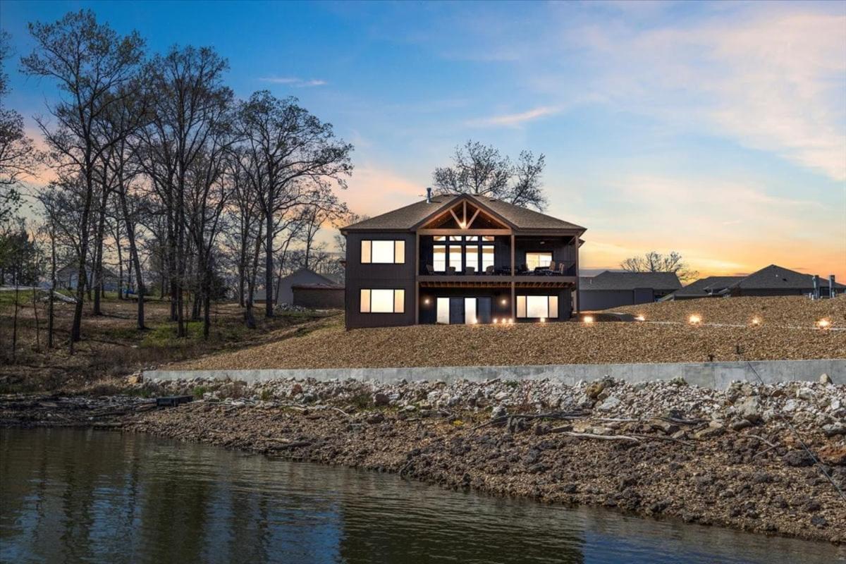 Accessible Lakeside Luxury at the 45mm w/ Private Dock, Sunset Views & More