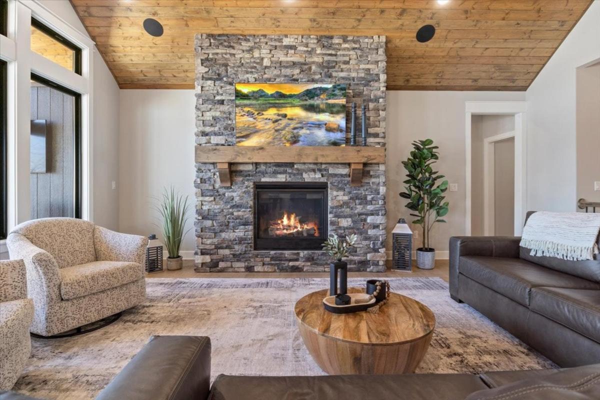 Accessible Lakeside Luxury at the 45mm w/ Private Dock, Sunset Views & More