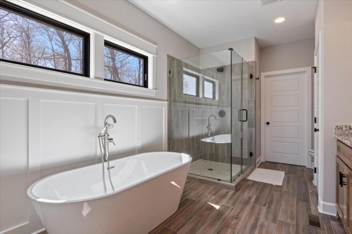 Accessible Lakeside Luxury at the 45mm w/ Private Dock, Sunset Views & More
