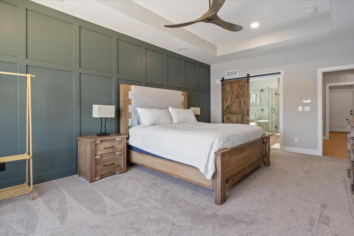 Accessible Lakeside Luxury at the 45mm w/ Private Dock, Sunset Views & More