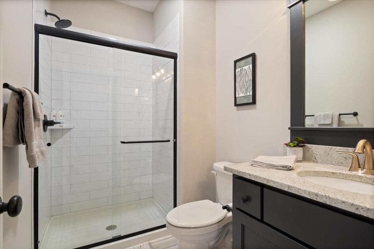 Accessible Lakeside Luxury at the 45mm w/ Private Dock, Sunset Views & More