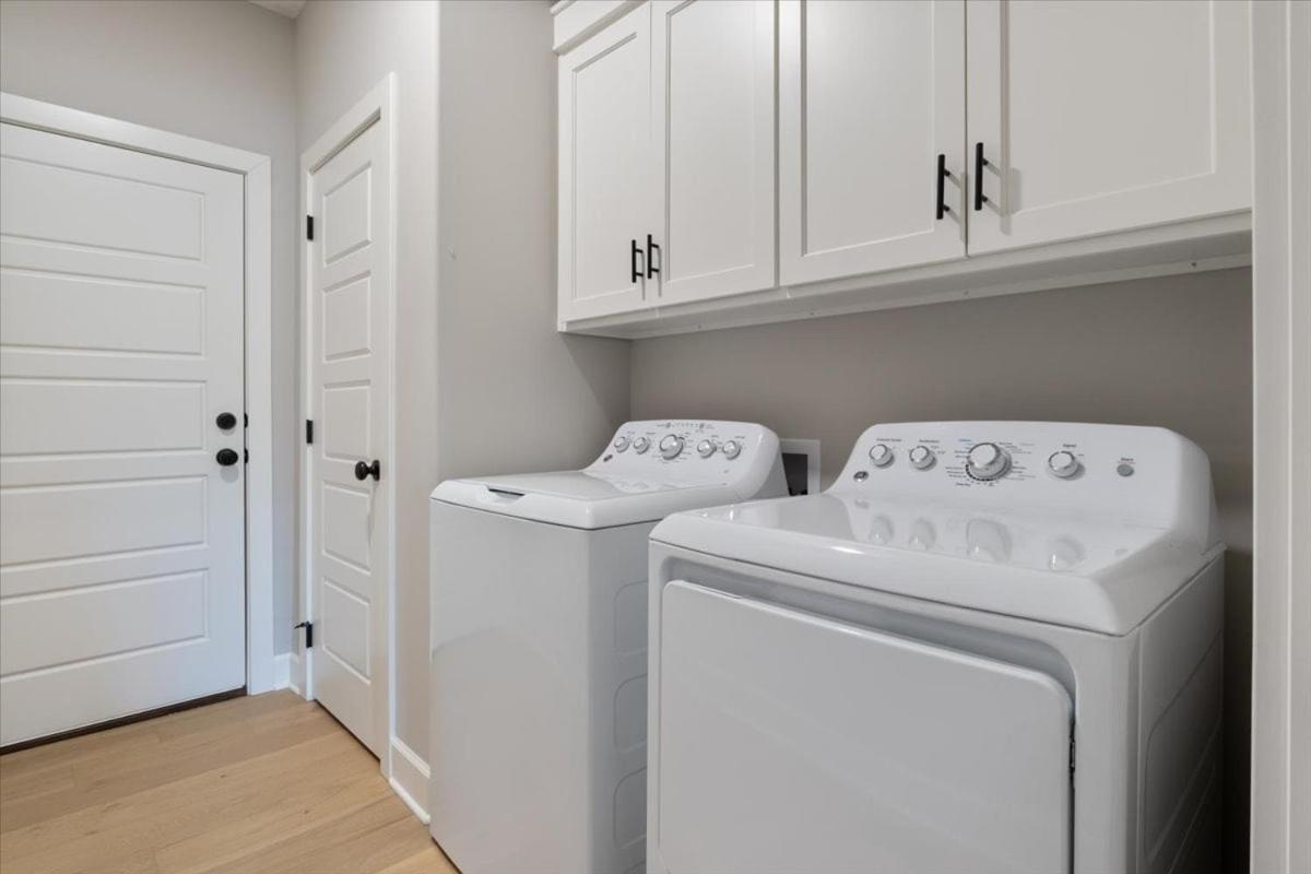 Accessible Lakeside Luxury at the 45mm w/ Private Dock, Sunset Views & More