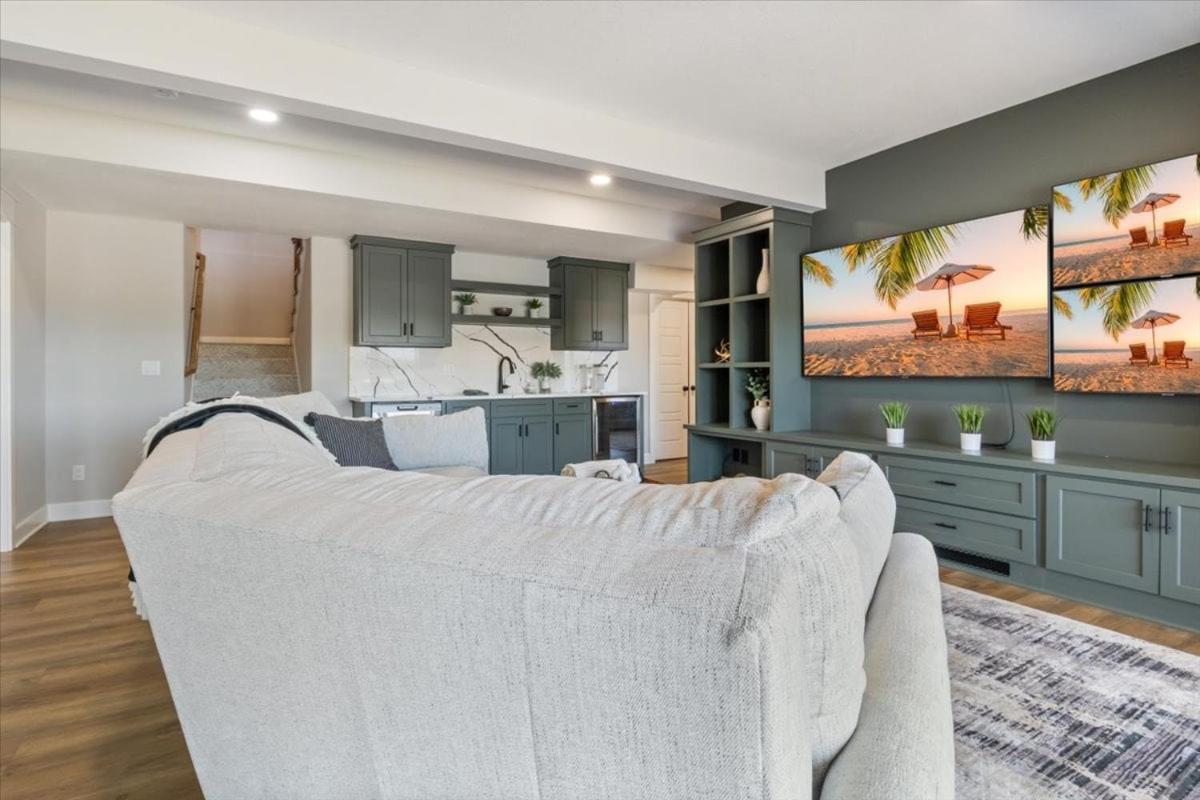 Accessible Lakeside Luxury at the 45mm w/ Private Dock, Sunset Views & More