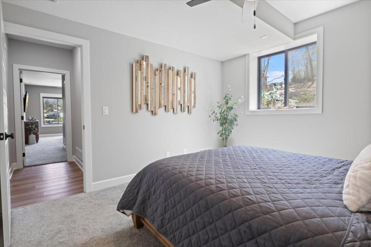 Accessible Lakeside Luxury at the 45mm w/ Private Dock, Sunset Views & More