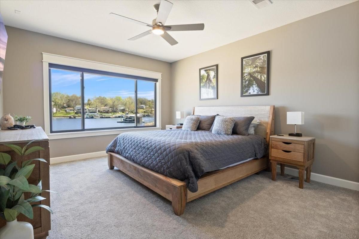 Accessible Lakeside Luxury at the 45mm w/ Private Dock, Sunset Views & More