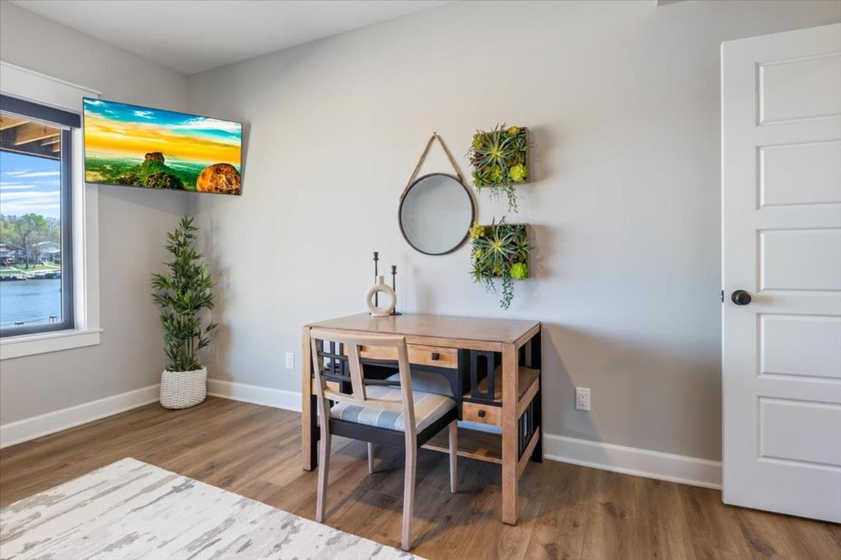 Accessible Lakeside Luxury at the 45mm w/ Private Dock, Sunset Views & More