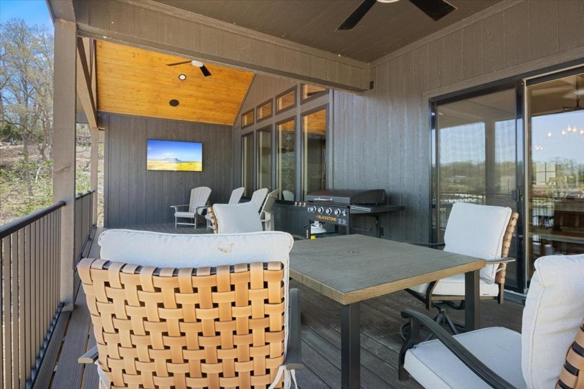 Accessible Lakeside Luxury at the 45mm w/ Private Dock, Sunset Views & More