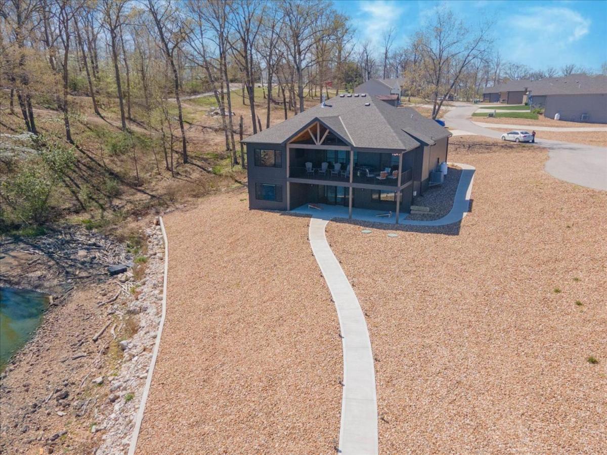 Accessible Lakeside Luxury at the 45mm w/ Private Dock, Sunset Views & More