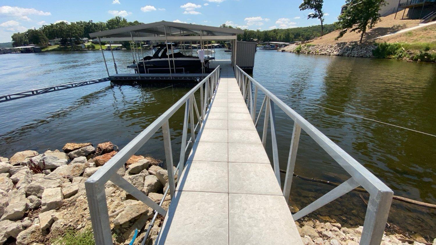 Accessible Lakeside Luxury at the 45mm w/ Private Dock, Sunset Views & More