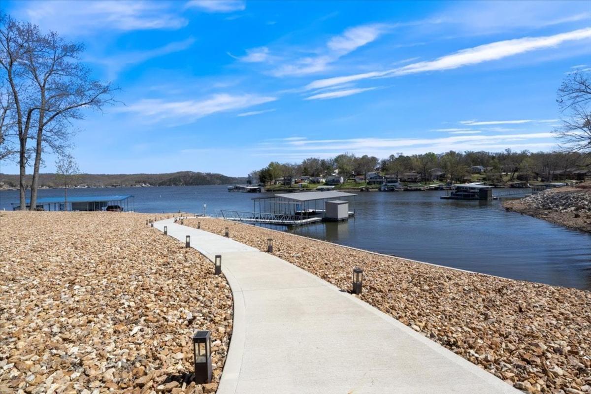 Accessible Lakeside Luxury at the 45mm w/ Private Dock, Sunset Views & More