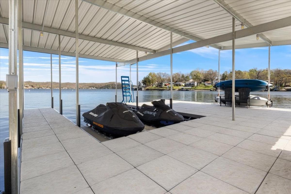 Accessible Lakeside Luxury at the 45mm w/ Private Dock, Sunset Views & More