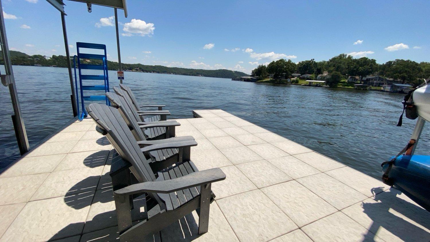 Accessible Lakeside Luxury at the 45mm w/ Private Dock, Sunset Views & More