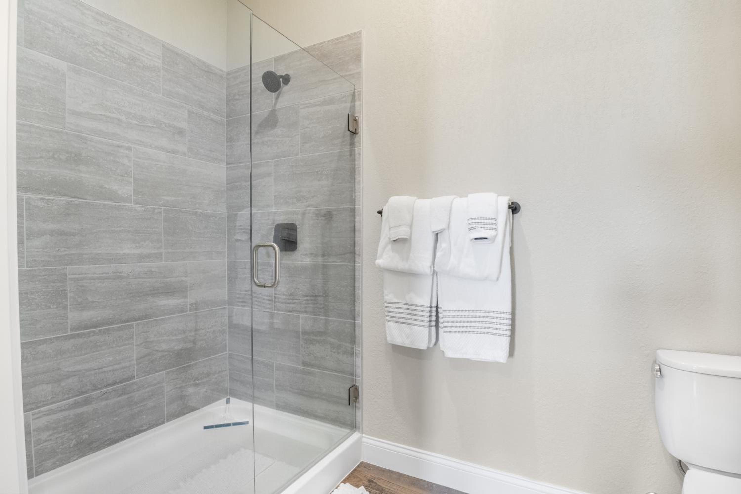 Amazing Top Floor Condo at Topsider Resort Community
