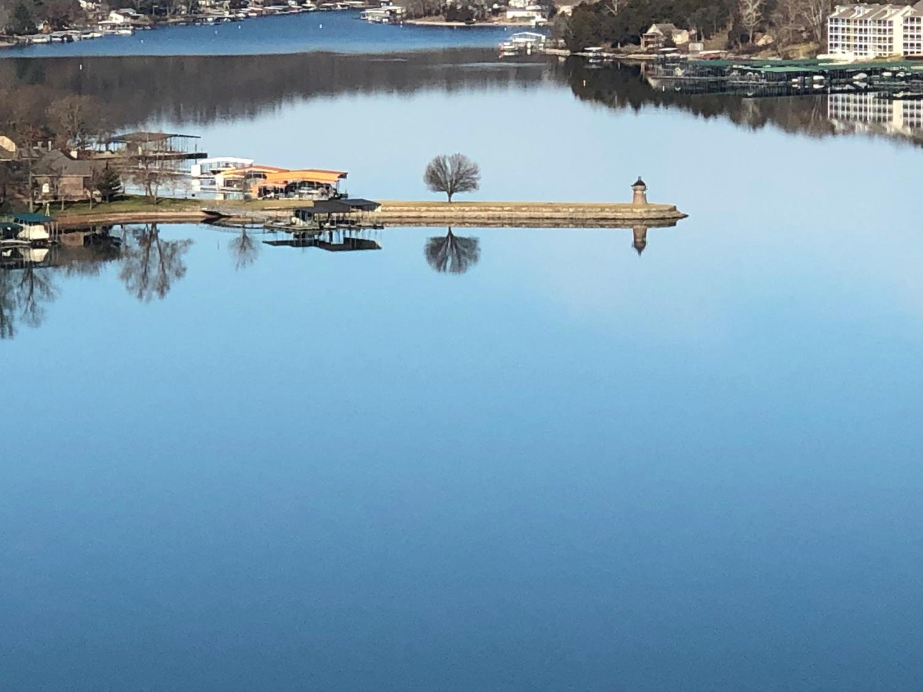 Amazing Sunset Lake Views, Huge Deck & Hot Tub!