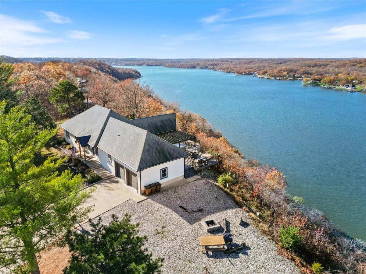 Amazing Sunset Lake Views, Huge Deck & Hot Tub!