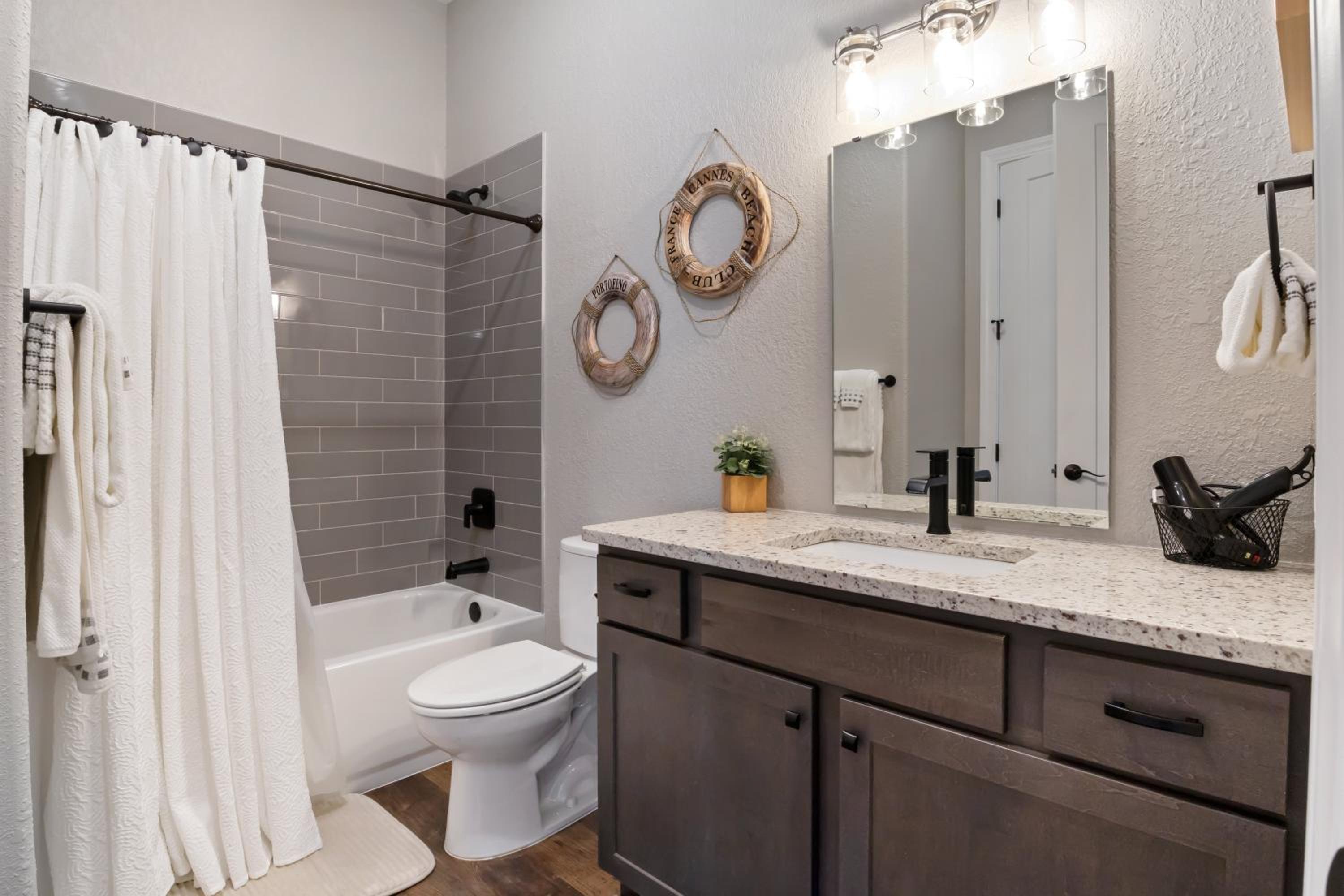 Amazing Top Floor Condo at Topsider Resort Community