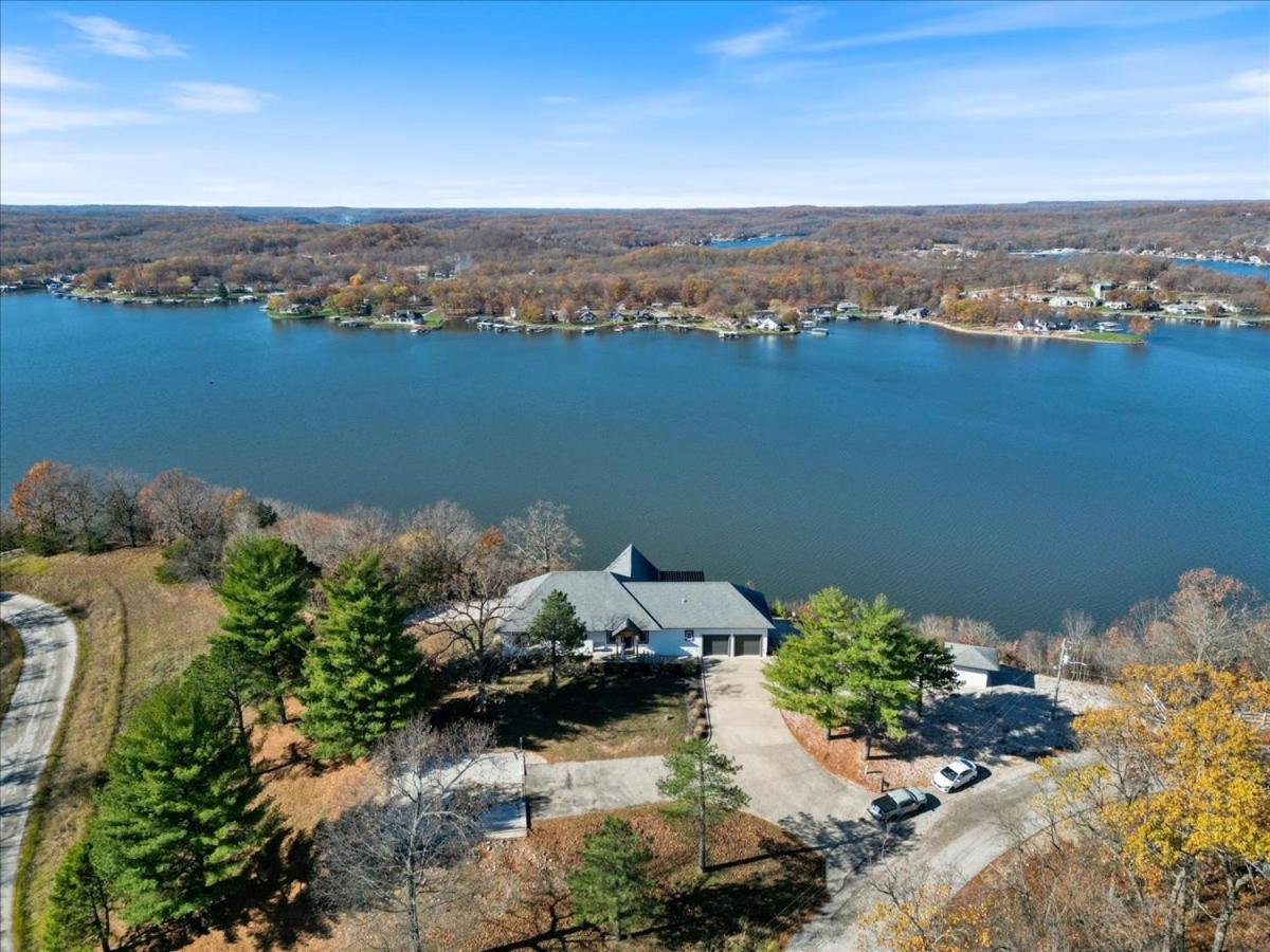 Amazing Sunset Lake Views, Huge Deck & Hot Tub!