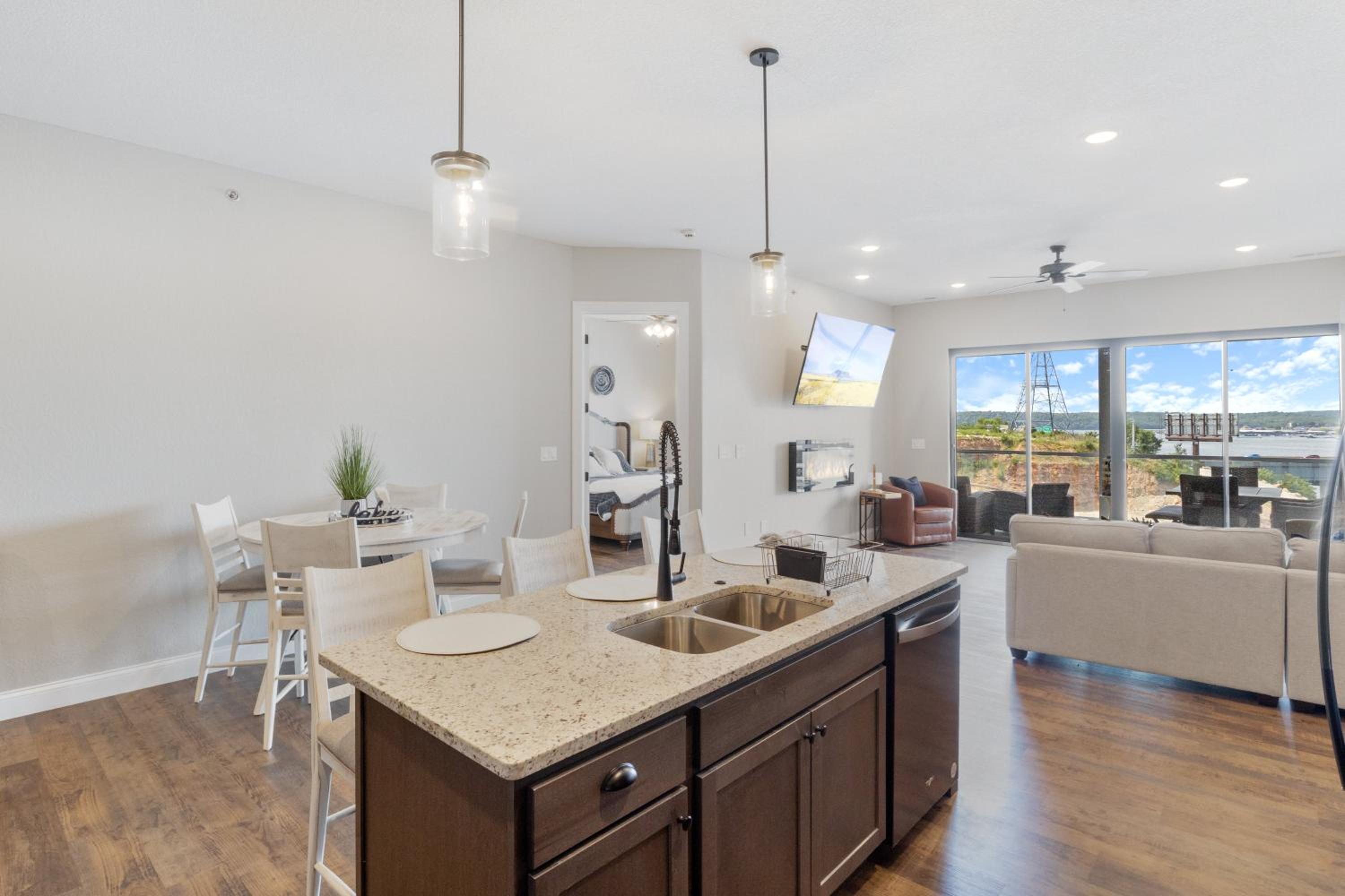 Amazing Top Floor Condo at Topsider Resort Community