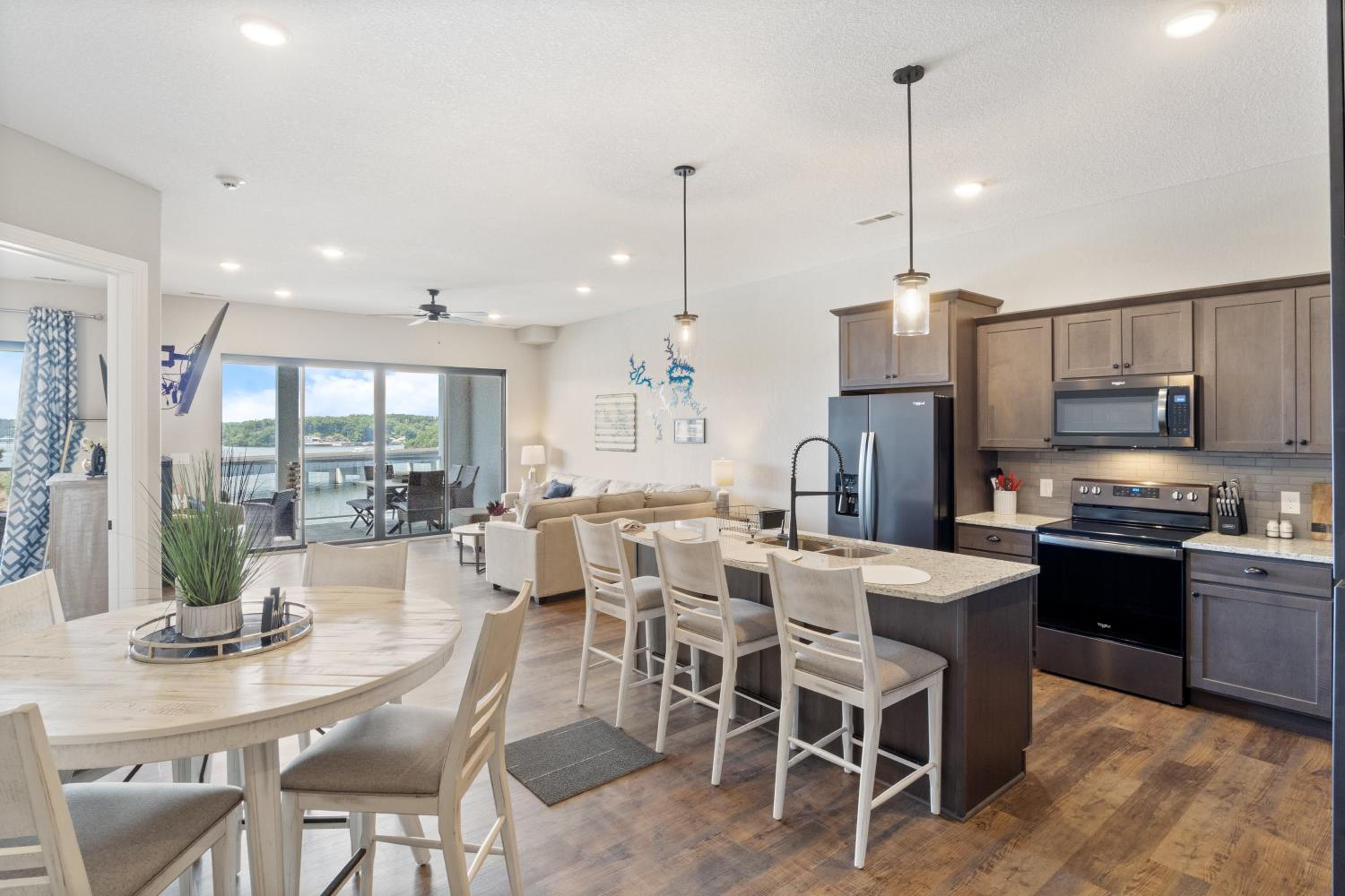 Amazing Top Floor Condo at Topsider Resort Community