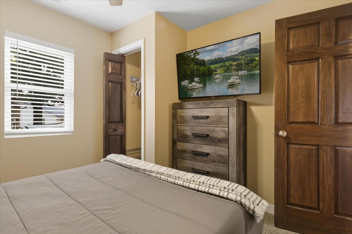 Breathtaking Views, Private Dock, Pure Relaxation