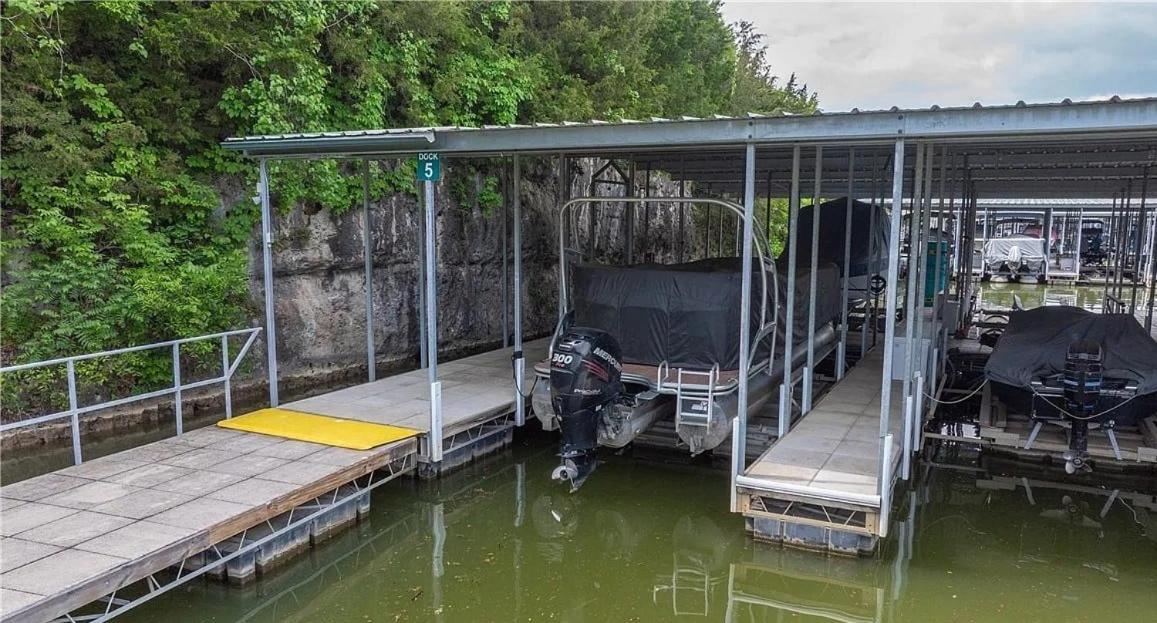 Boat Slip, 3 Pools, Golf, Ozarks Ampitheater, & Amazing Lake Views at Big Niangua