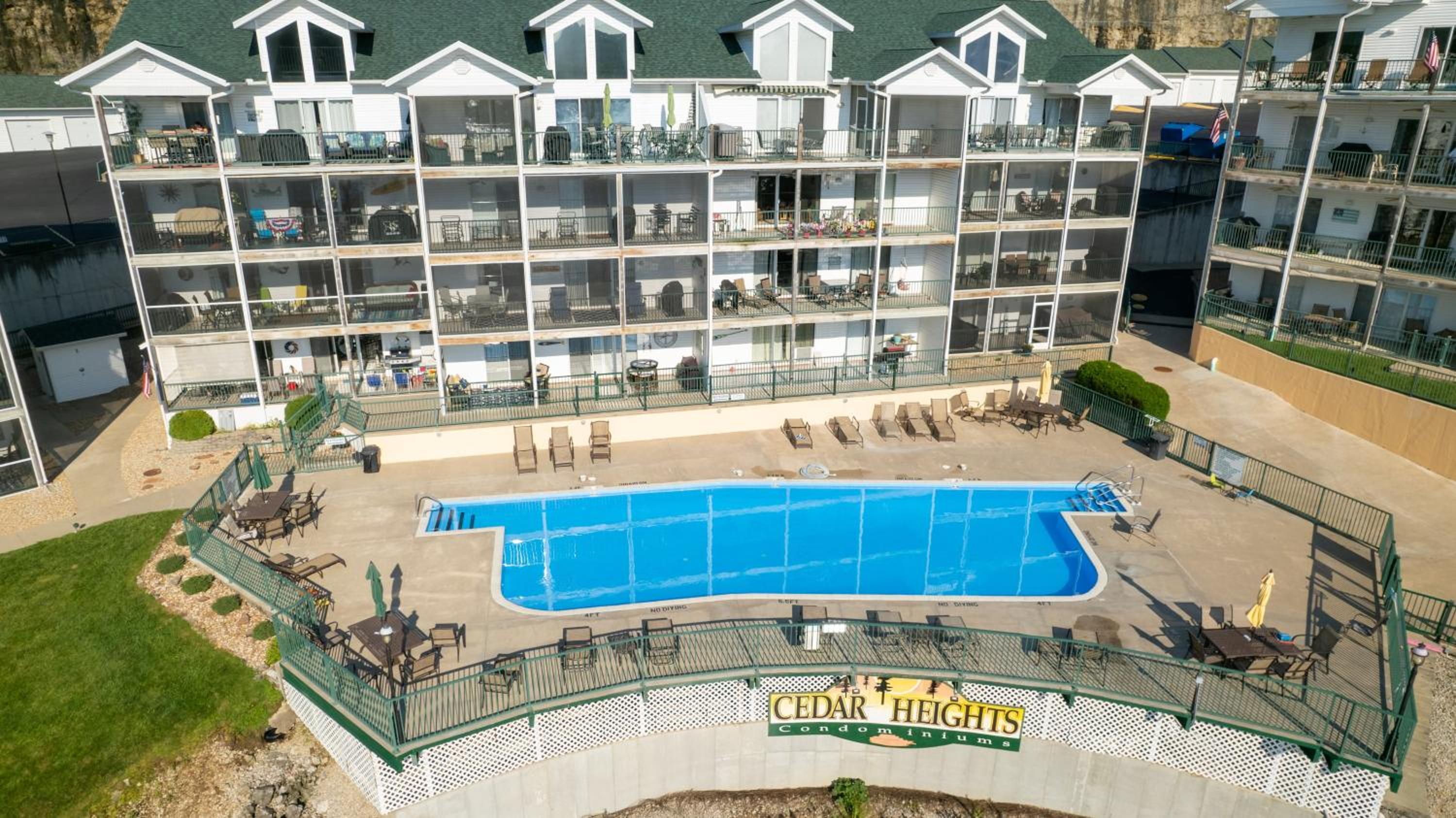 Boat Slip, 3 Pools, Golf, Ozarks Ampitheater, & Amazing Lake Views at Big Niangua