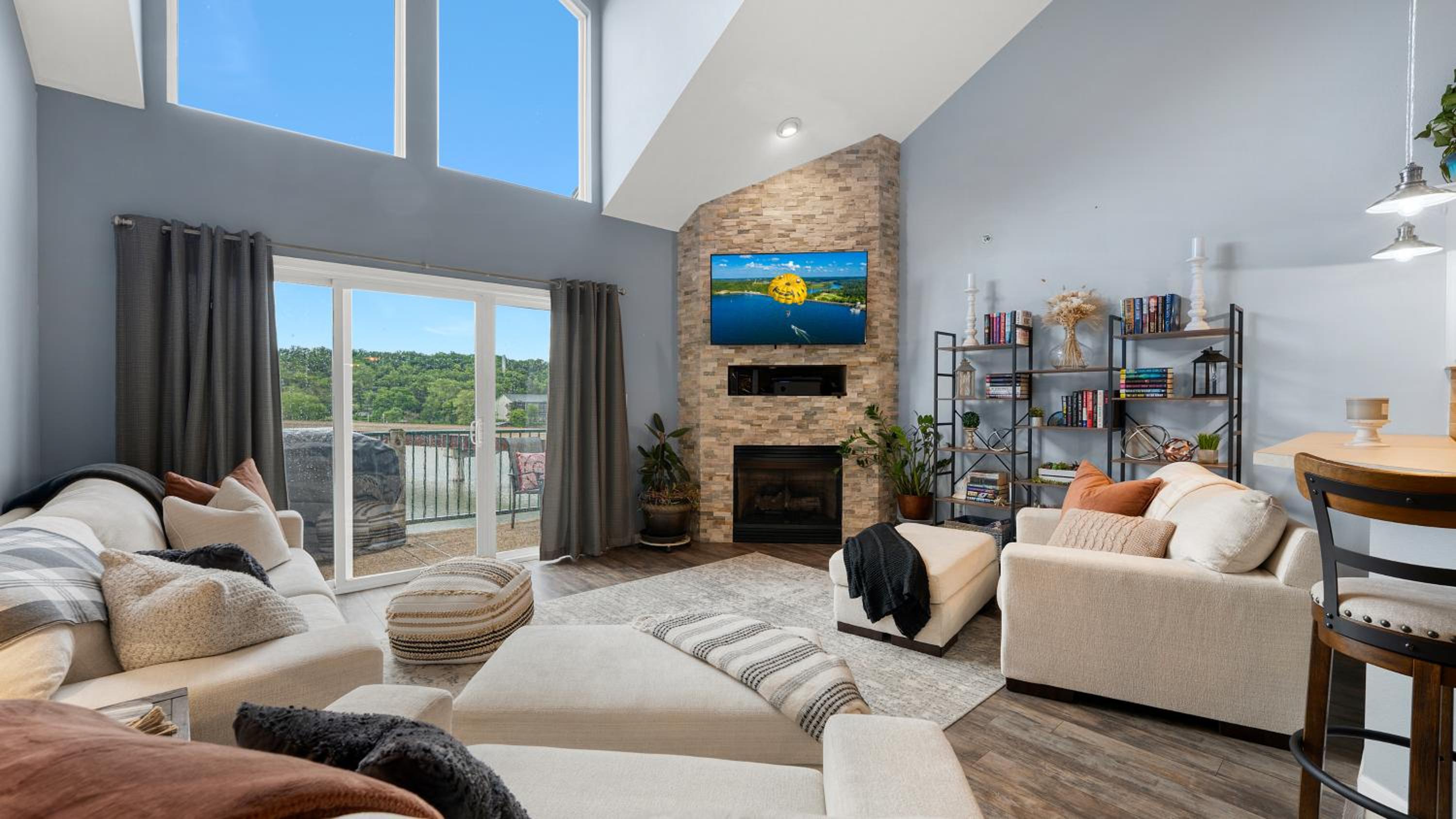 Boat Slip, 3 Pools, Golf, Ozarks Ampitheater, & Amazing Lake Views at Big Niangua