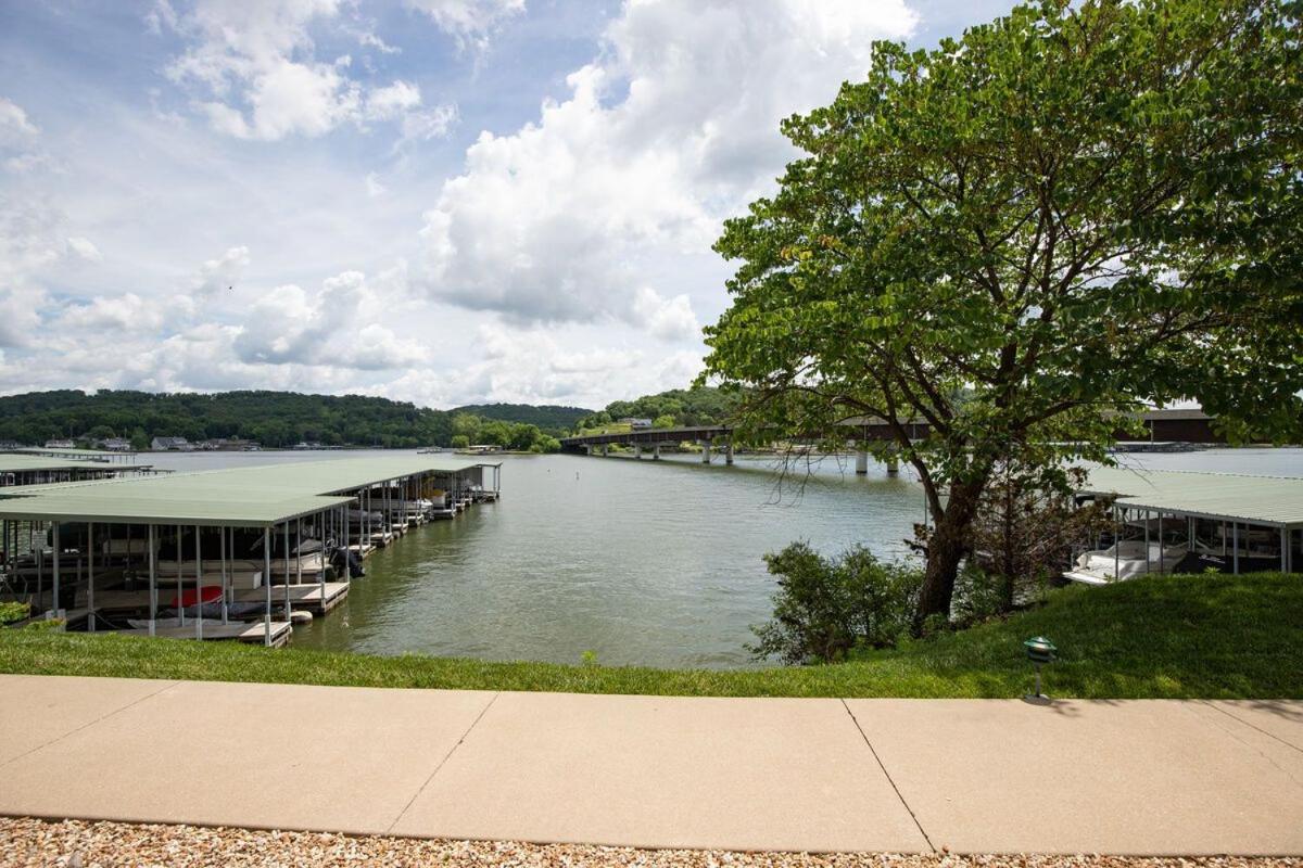 Boat Slip, 3 Pools, Golf, Ozarks Ampitheater, & Amazing Lake Views at Big Niangua