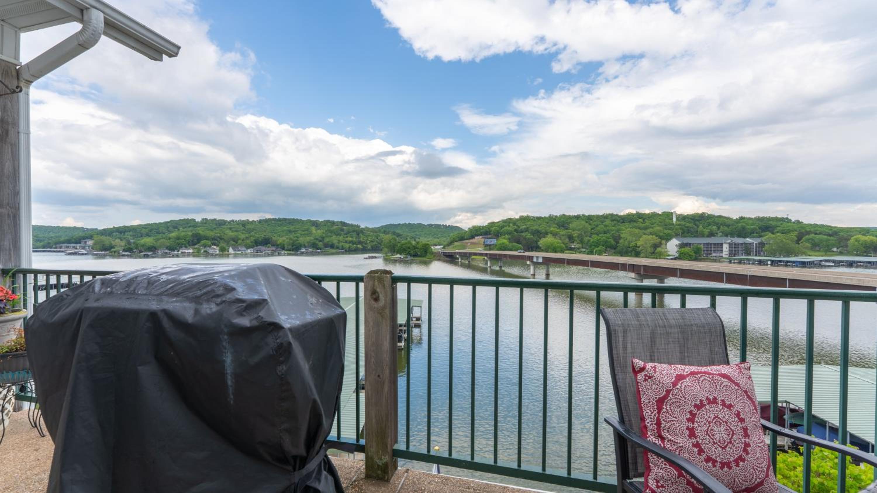 Boat Slip, 3 Pools, Golf, Ozarks Ampitheater, & Amazing Lake Views at Big Niangua